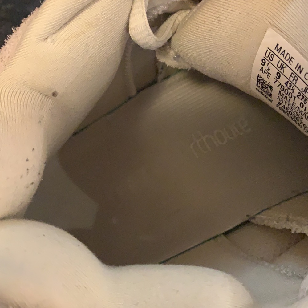 Yeezy 500 - Picture 7 of 14